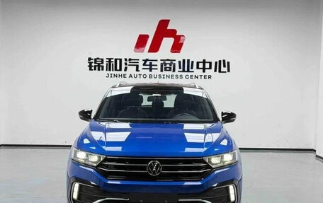 Volkswagen T-Roc I, 2023 год, 1 530 000 рублей, 2 фотография