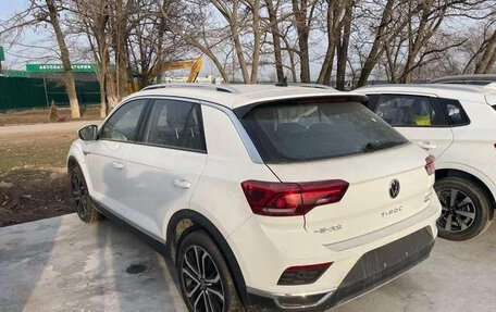 Volkswagen T-Roc I, 2022 год, 1 600 000 рублей, 4 фотография