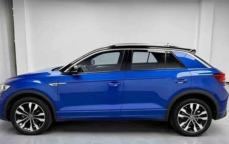 Volkswagen T-Roc I, 2023 год, 1 530 000 рублей, 4 фотография