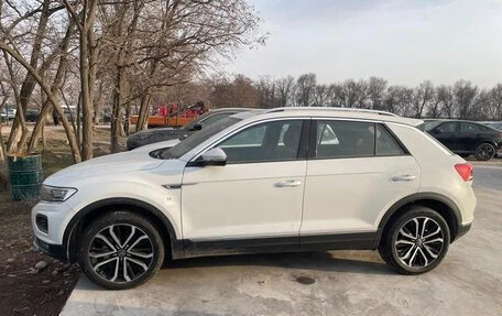 Volkswagen T-Roc I, 2022 год, 1 600 000 рублей, 2 фотография
