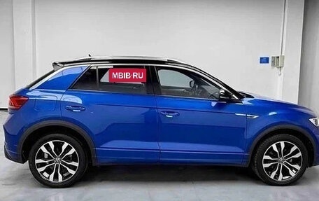 Volkswagen T-Roc I, 2023 год, 1 530 000 рублей, 5 фотография