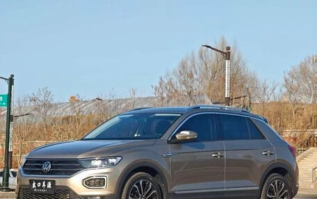 Volkswagen T-Roc I, 2022 год, 1 560 000 рублей, 2 фотография