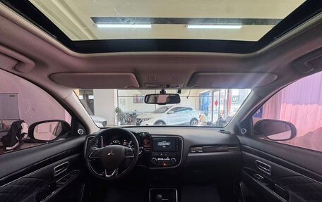Mitsubishi Outlander III рестайлинг 3, 2021 год, 2 065 000 рублей, 7 фотография