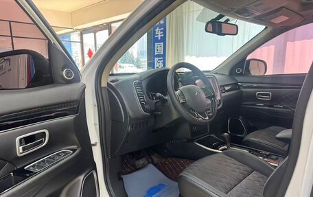 Mitsubishi Outlander III рестайлинг 3, 2021 год, 2 065 000 рублей, 11 фотография