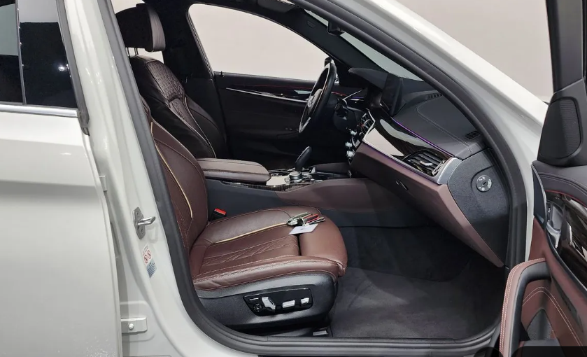 BMW 5 серия G30, 2022 год, 4 800 000 рублей, 9 фотография