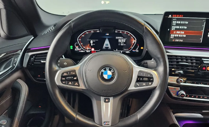 BMW 5 серия G30, 2022 год, 4 800 000 рублей, 11 фотография