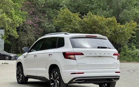 Skoda Karoq I, 2022 год, 2 090 000 рублей, 5 фотография