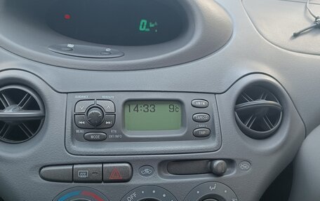 Toyota Yaris I рестайлинг, 1999 год, 410 000 рублей, 32 фотография