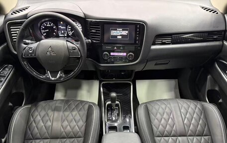 Mitsubishi Outlander III рестайлинг 3, 2022 год, 1 985 000 рублей, 5 фотография