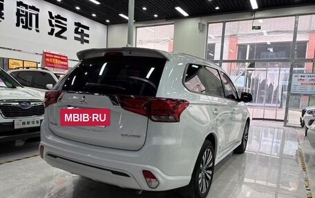Mitsubishi Outlander III рестайлинг 3, 2022 год, 1 985 000 рублей, 10 фотография