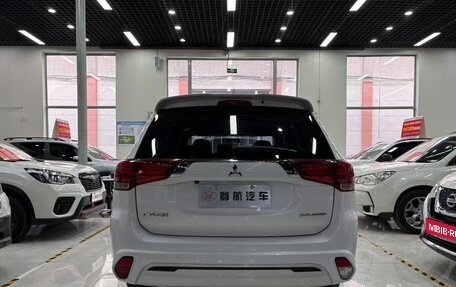 Mitsubishi Outlander III рестайлинг 3, 2022 год, 1 985 000 рублей, 9 фотография