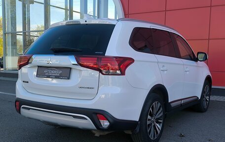 Mitsubishi Outlander III рестайлинг 3, 2020 год, 2 550 000 рублей, 4 фотография