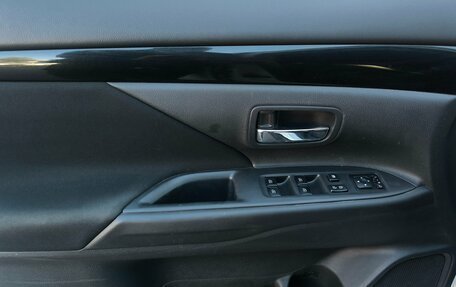 Mitsubishi Outlander III рестайлинг 3, 2020 год, 2 550 000 рублей, 13 фотография