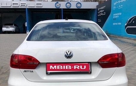Volkswagen Jetta VI, 2013 год, 1 250 000 рублей, 2 фотография