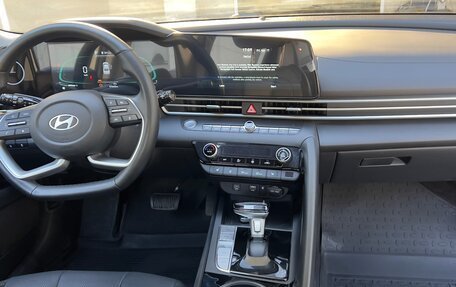 Hyundai Elantra, 2023 год, 2 330 000 рублей, 11 фотография