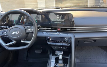 Hyundai Elantra, 2023 год, 2 330 000 рублей, 12 фотография