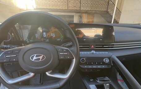 Hyundai Elantra, 2023 год, 2 330 000 рублей, 4 фотография