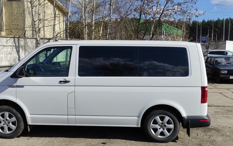 Volkswagen Caravelle T6 рестайлинг, 2017 год, 2 900 000 рублей, 2 фотография