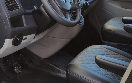 Volkswagen Caravelle T6 рестайлинг, 2017 год, 2 900 000 рублей, 4 фотография