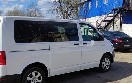 Volkswagen Caravelle T6 рестайлинг, 2017 год, 2 900 000 рублей, 3 фотография