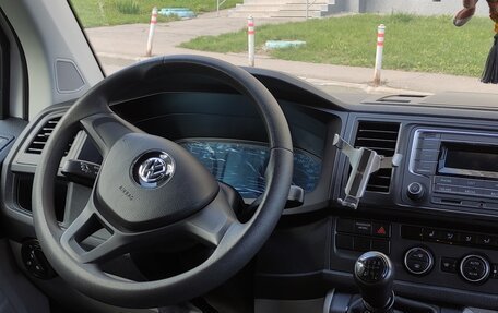 Volkswagen Caravelle T6 рестайлинг, 2017 год, 2 900 000 рублей, 5 фотография