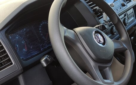 Volkswagen Caravelle T6 рестайлинг, 2017 год, 2 900 000 рублей, 11 фотография