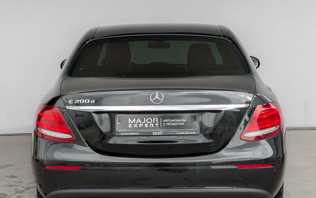 Mercedes-Benz E-Класс, 2020 год, 3 250 000 рублей, 6 фотография