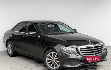 Mercedes-Benz E-Класс, 2020 год, 3 250 000 рублей, 3 фотография