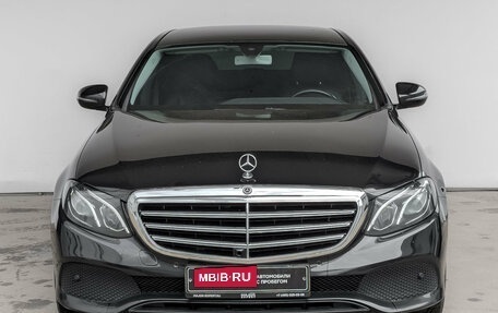 Mercedes-Benz E-Класс, 2020 год, 3 250 000 рублей, 2 фотография