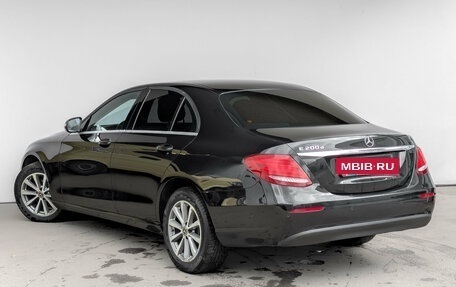 Mercedes-Benz E-Класс, 2020 год, 3 250 000 рублей, 7 фотография