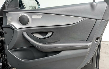 Mercedes-Benz E-Класс, 2020 год, 3 250 000 рублей, 25 фотография