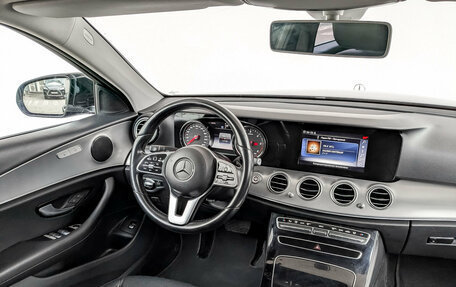 Mercedes-Benz E-Класс, 2020 год, 3 250 000 рублей, 30 фотография