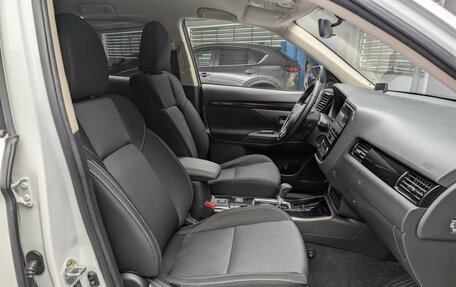 Mitsubishi Outlander III рестайлинг 3, 2019 год, 2 175 000 рублей, 12 фотография