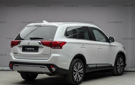 Mitsubishi Outlander III рестайлинг 3, 2019 год, 2 175 000 рублей, 5 фотография
