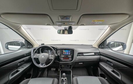 Mitsubishi Outlander III рестайлинг 3, 2019 год, 2 175 000 рублей, 13 фотография