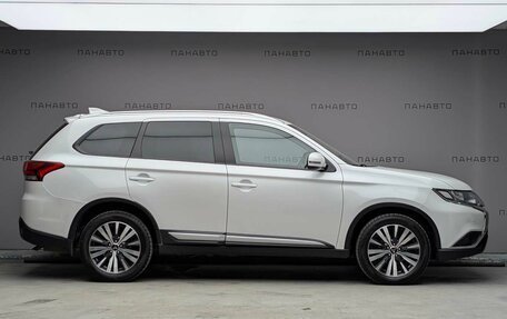 Mitsubishi Outlander III рестайлинг 3, 2019 год, 2 175 000 рублей, 4 фотография