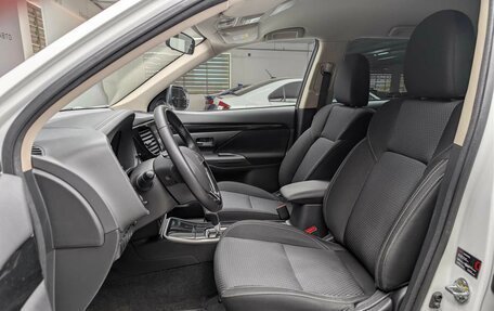 Mitsubishi Outlander III рестайлинг 3, 2019 год, 2 175 000 рублей, 8 фотография