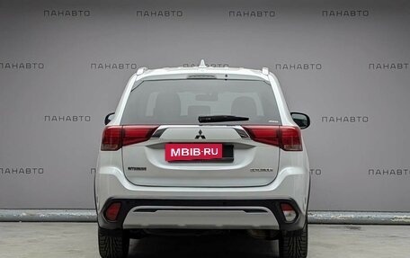 Mitsubishi Outlander III рестайлинг 3, 2019 год, 2 175 000 рублей, 6 фотография