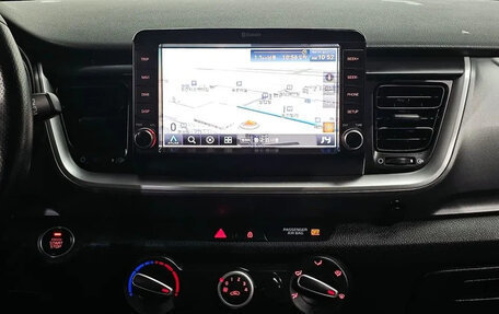 KIA Stonic, 2021 год, 1 061 000 рублей, 11 фотография