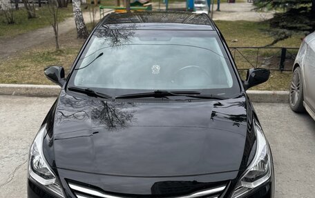 Hyundai Solaris II рестайлинг, 2015 год, 1 190 000 рублей, 2 фотография