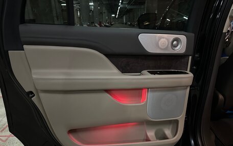 Lincoln Navigator, 2022 год, 9 300 000 рублей, 10 фотография
