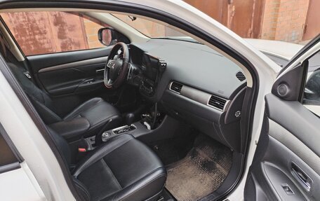 Mitsubishi Outlander III рестайлинг 3, 2012 год, 2 000 000 рублей, 5 фотография