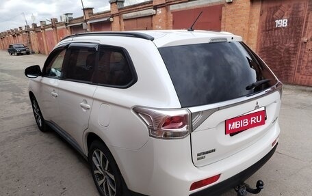 Mitsubishi Outlander III рестайлинг 3, 2012 год, 2 000 000 рублей, 4 фотография