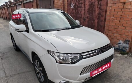Mitsubishi Outlander III рестайлинг 3, 2012 год, 2 000 000 рублей, 2 фотография