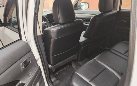 Mitsubishi Outlander III рестайлинг 3, 2012 год, 2 000 000 рублей, 10 фотография