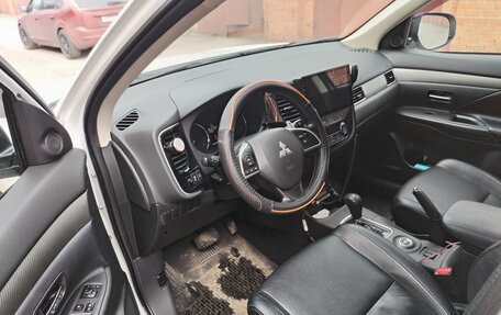 Mitsubishi Outlander III рестайлинг 3, 2012 год, 2 000 000 рублей, 11 фотография