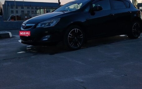 Opel Astra J, 2010 год, 720 000 рублей, 2 фотография