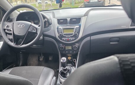 Hyundai Solaris II рестайлинг, 2011 год, 650 000 рублей, 8 фотография