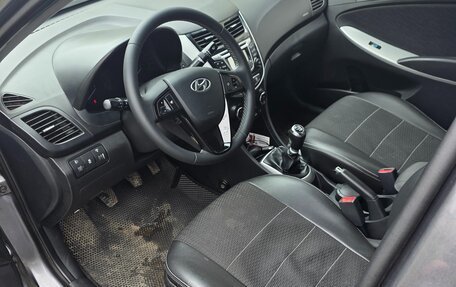 Hyundai Solaris II рестайлинг, 2011 год, 650 000 рублей, 7 фотография