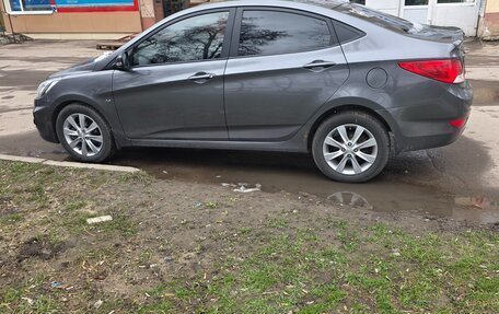 Hyundai Solaris II рестайлинг, 2011 год, 650 000 рублей, 3 фотография